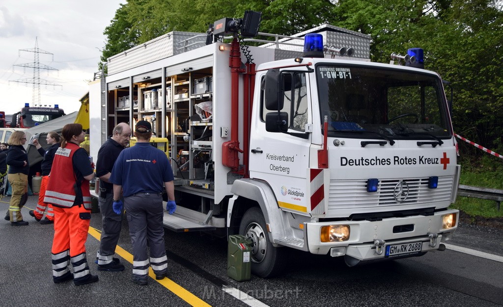 VU Gefahrgut LKW umgestuerzt A 4 Rich Koeln Hoehe AS Gummersbach P123.JPG - Miklos Laubert